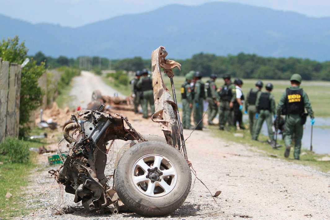 HORROR ON THE ROAD: Thai armymen search the area of a roadside bomb blast in the southern province of Pattani, Thailand, which claimed the lives of six soldiers, Reuters/UNI
