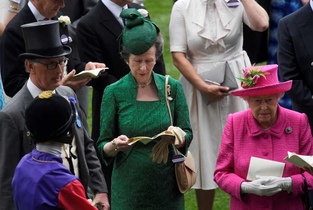 DAY AT THE RACES: Britain's Queen Elizabeth and Princess Anne at Ascot Racecourse, Ascot, Britain, Reuters/UNI