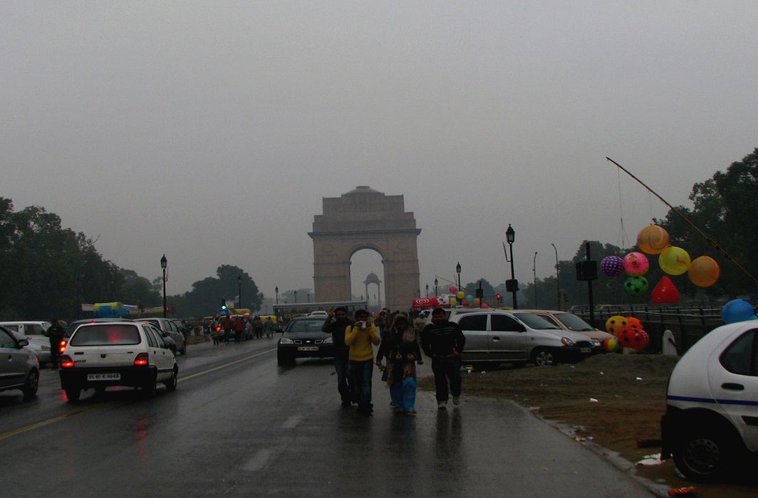Pre-monsoon rain brings down temperature in Delhi