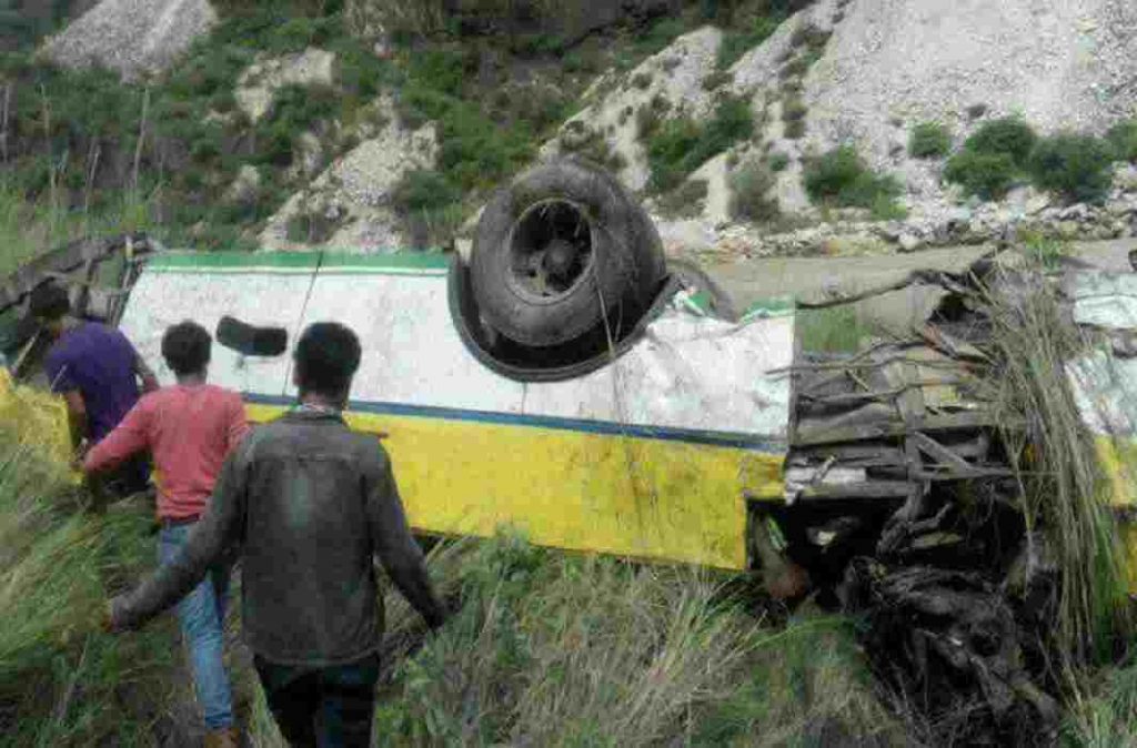 Himachal bus falls