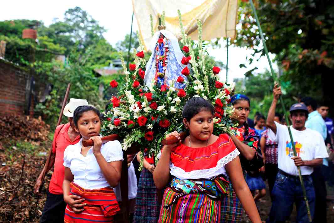 WALK OF FAITH: Women participate in an indigenous procession in honour of the Virgin of Los Angeles known as "Las Mariitas", as a celebration of the mother goddess Tonantzin, in Izalco, El Salvador, Reuters/UNI