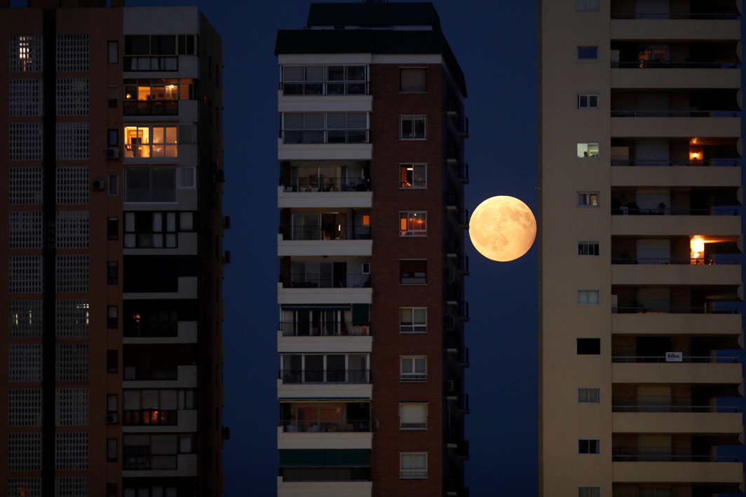 RISING OF THE MOON: A partial lunar eclipse as viewed from between buildings in Malaga, southern Spain, Reuters/UNI