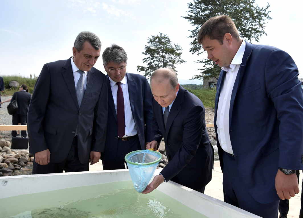 FISHY TALES: Russian President Vladimir Putin, accompanied by Sergei Menyailo, the presidential envoy in Russia's Siberian federal district, Alexei Tsydenov, the acting head of Buryatia, and Leonid Mikhailik, the head of the Main Board on the Protection and Reproduction of Fish Stock and Fishery Control (Glavrybvod) local branch, release young omul into Lake Baikal at the Baikal Nature Reserve in the Republic of Buryatia, Russia, Reuters/UNI