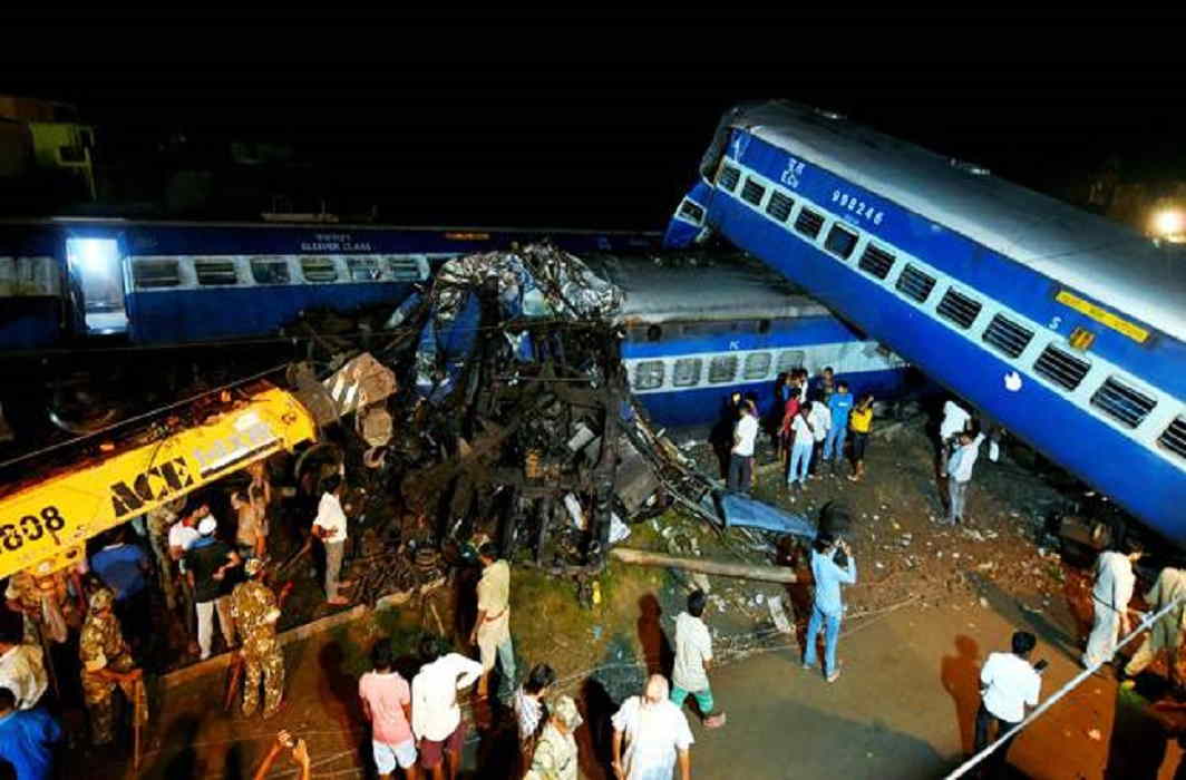 13 coaches of Utkal Express derail in Muzzafarnagar