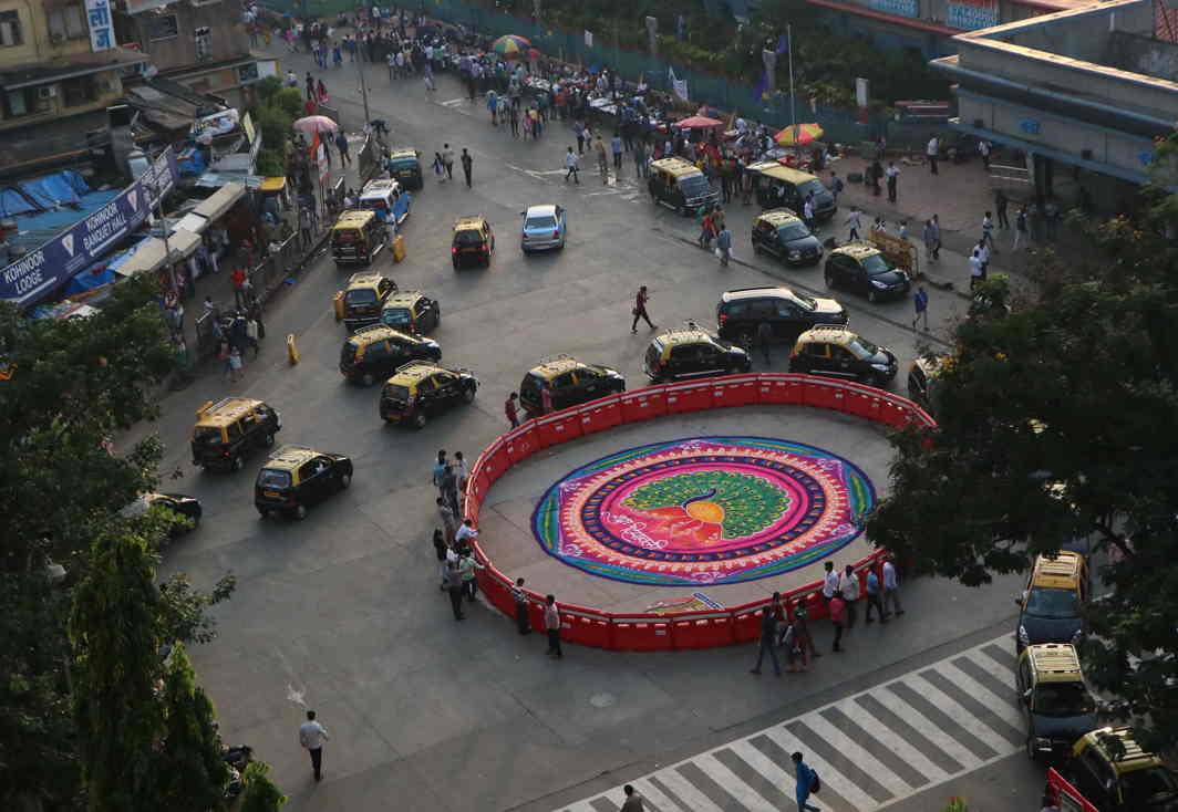A rangoli outside Dadar railway station in Mumbai on the occasion of Diwali, UNI