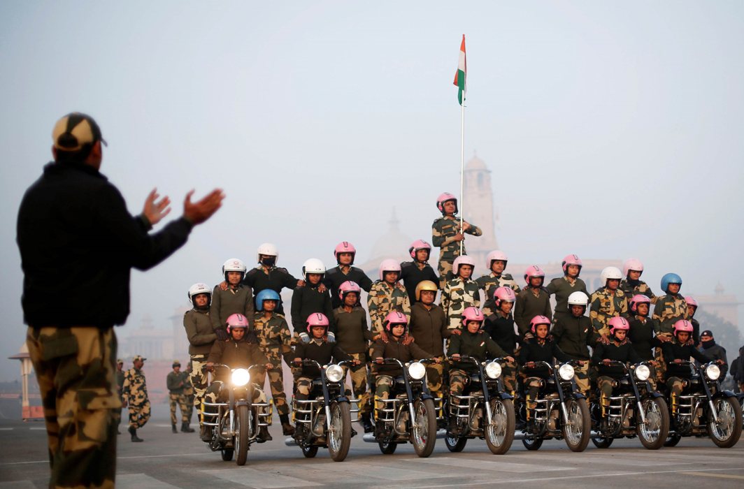 DAREDEVILS: India's Border Security Force (BSF) "Daredevils" women motorcycle riders perform during a rehearsal for the Republic Day parade on a cold winter morning in New Delhi, India, Reuters/UNI