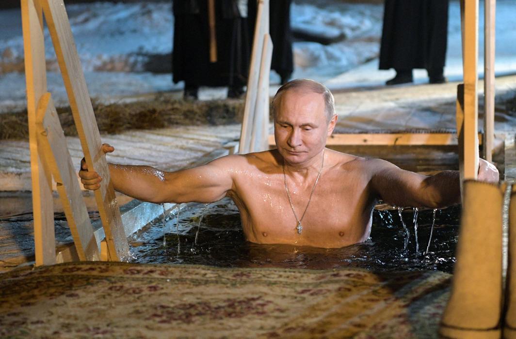 COOL DIP: Russian President Vladimir Putin takes a dip in the water during Orthodox Epiphany celebrations at Lake Seliger, Tver region, Russia, Reuters/UNI