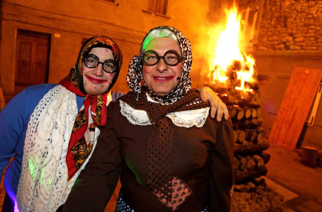 CROSS-DRESS: People dressed as "Befane" pose in Castell'Azzara, Italy, Reuters/UNI