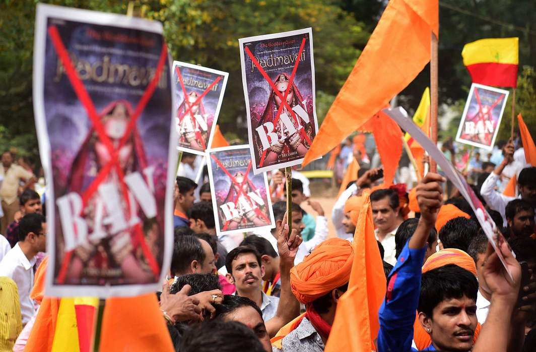 Padmaavat protests heat up; Rajasthan, MP seeks SC rethink - APN Live