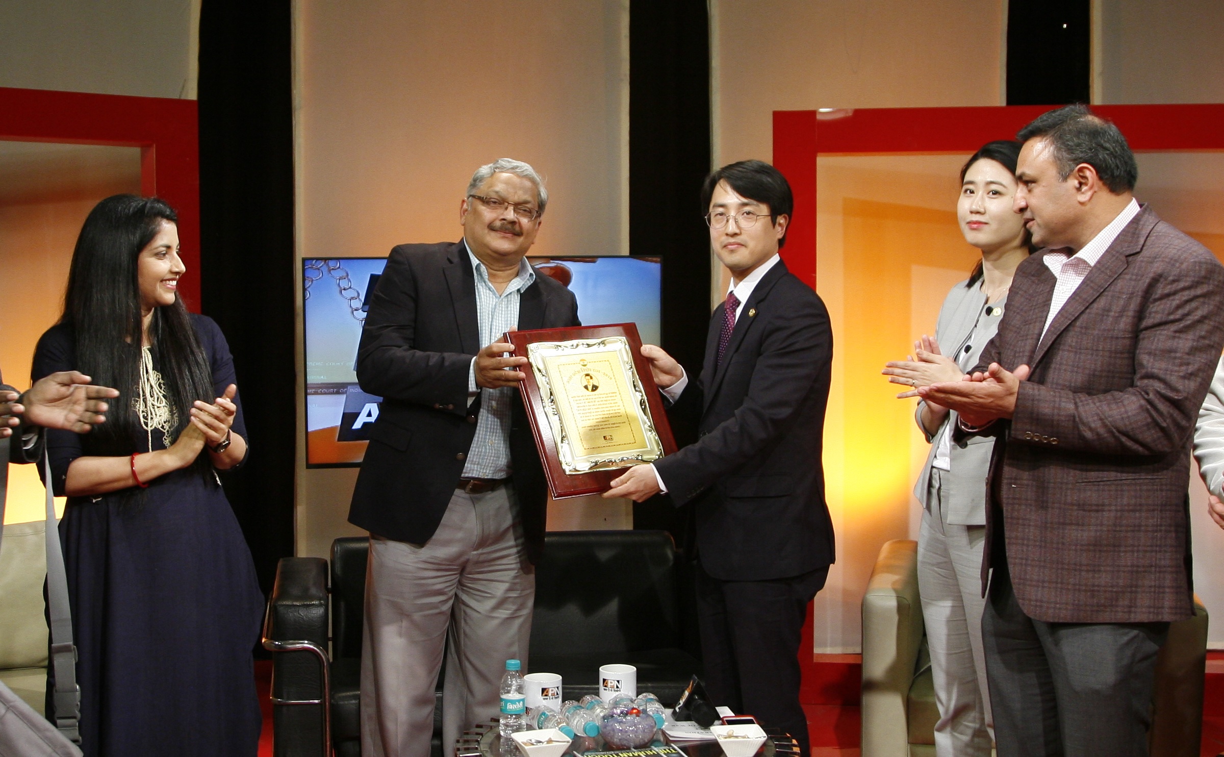 Man Lee Hee – man fighting for global peace honored with UP Ratna