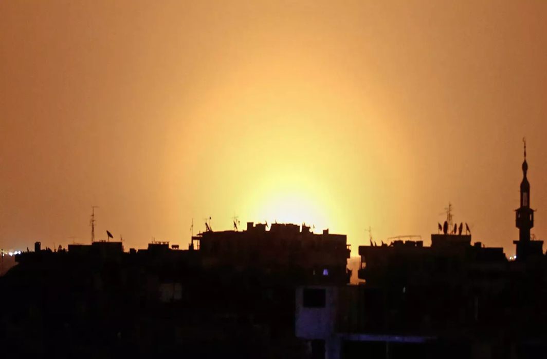 Israeli missiles strike Damascus, US airlifts Daesh terrorists