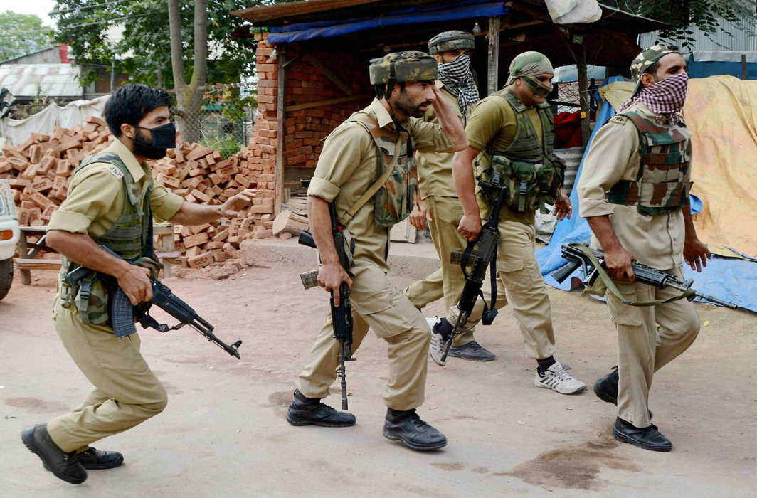 Militants kill 3 cops, including two SPOs in Shopian, J&K; four others resign