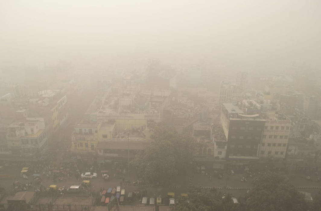 Delhi air pollution reaches Hazardous levels before Diwali, both PM10 and PM2.5 above 600