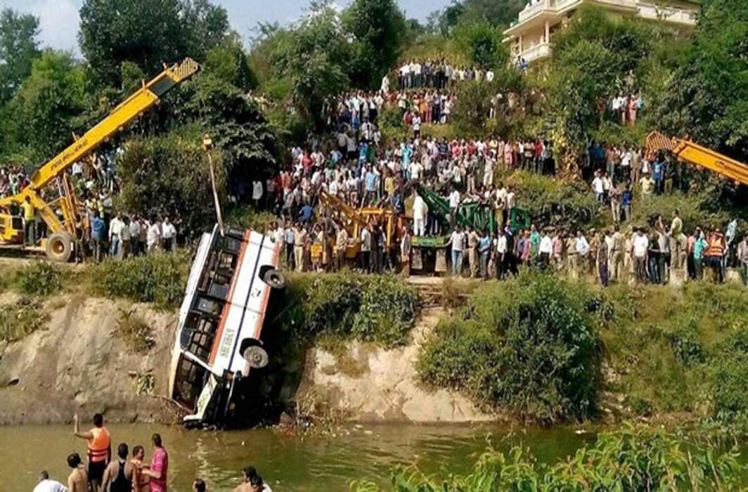 6 dead, many hurt in bus accident near Maharashtra’s Palghar