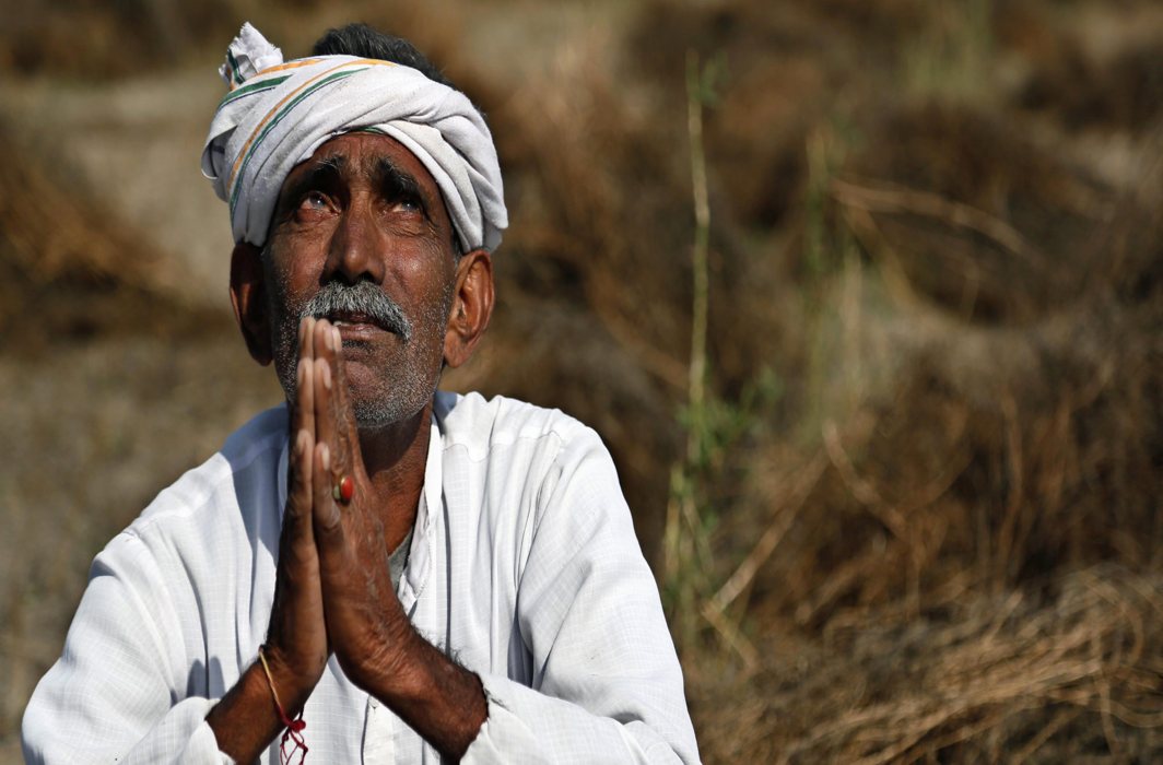 Crop damage, cattle deaths due to unseasonal rains: occasion for farmers to rate parties