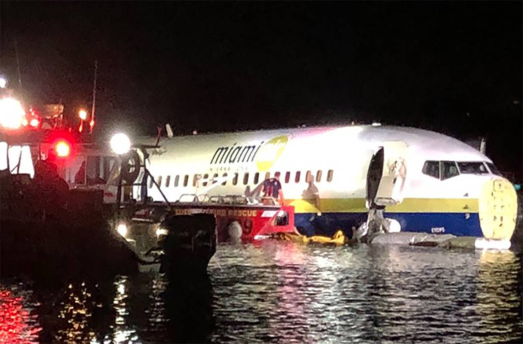 Boeing 737 with 143 on board slides into Florida River, 21 injured