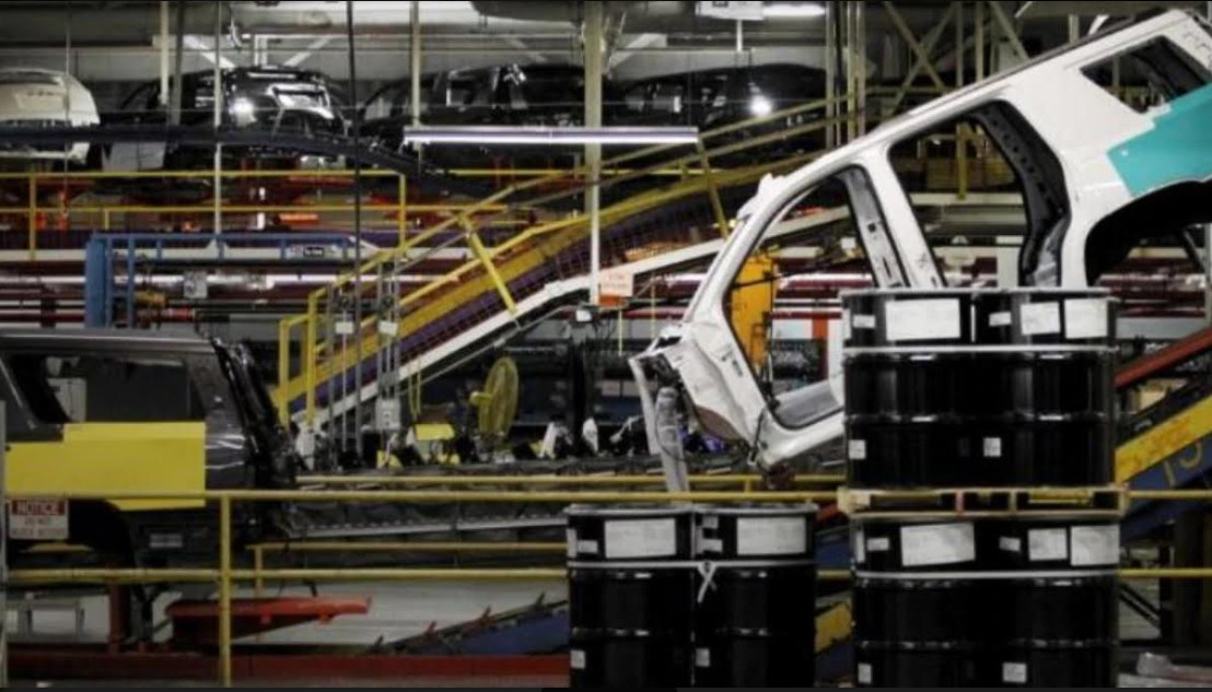 Automobile sector suffers worst fall in sales since 1998, Car and SUV sales slide further