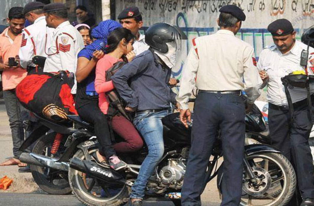 See Delhi, Meri Jaan, On Its Roads