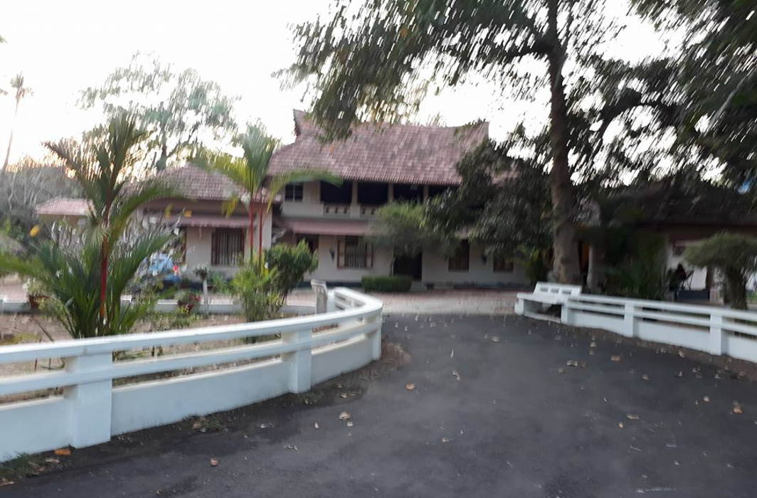 A traditional home in Kerala with modern amenities