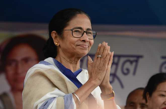 Mamata Banerjee Set To Retain Bengal Arvind Kejriwal Sharad Pawar Congratulate Her Party Leaders Request People To Celebrate At Home