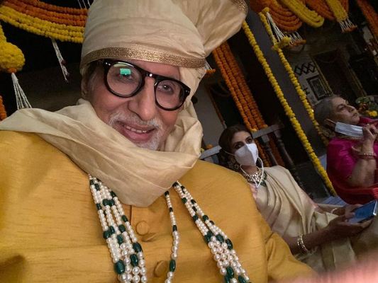 Amitabh Bachchan selfie