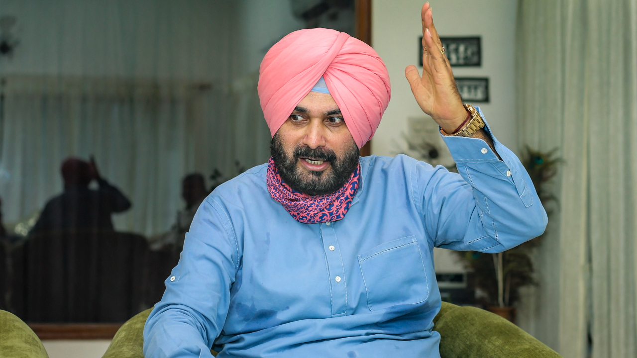 Navjot Sidhu writes to Punjab CM Amarinder Singh, seeks action on farmers'  demands, cancellation of FIRs against them