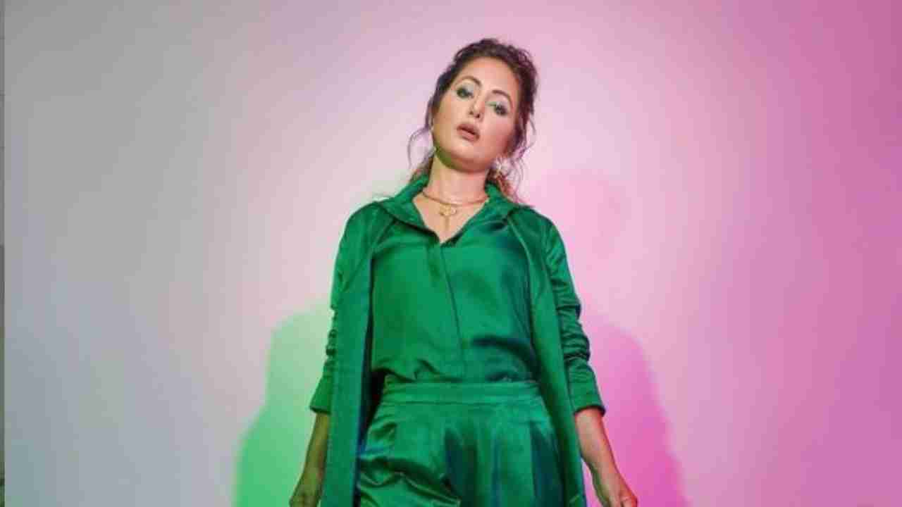 Hina Khan looks sparkling hot in stunning emerald green satin power suit, see pictures