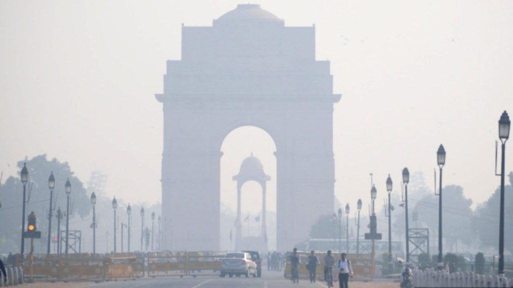 Delhi's air quality slips to severe category after showing slight improvement, AQI stands at 430