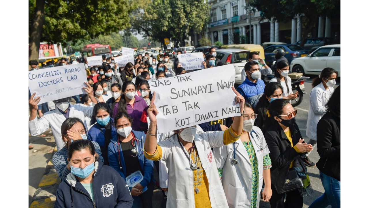 Doctors stage protest