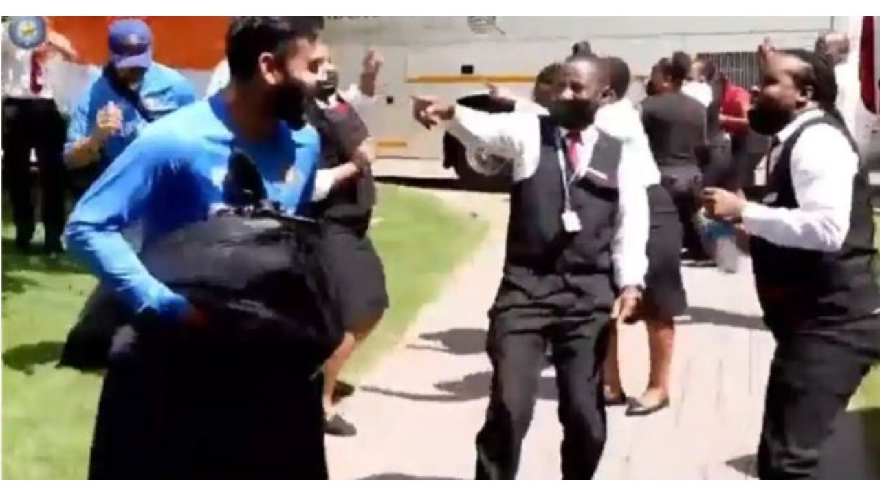 Virat Kohli and Rahul Dravid dance with hotel staff in SOuth Africa