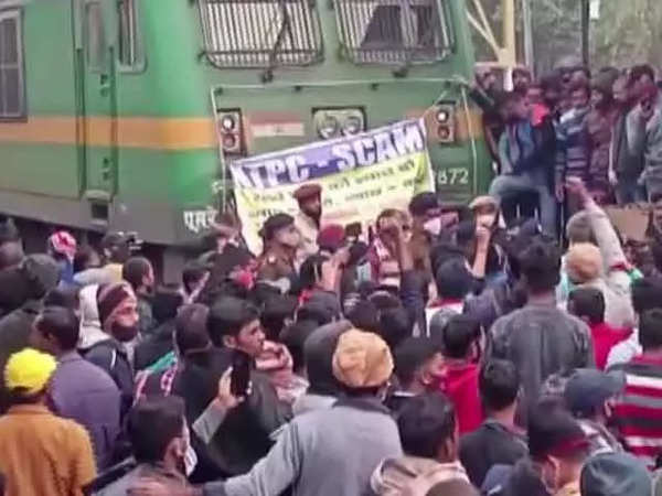 students protesting against the RRB-NTPC results