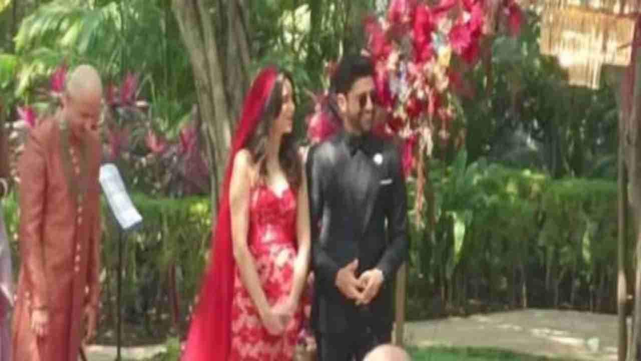 Shibani Dandekar goes red for her wedding with Farhan Akhtar, see pictures