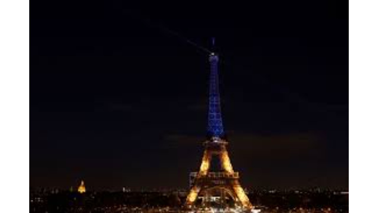 Eiffel Tower lit in Ukraine