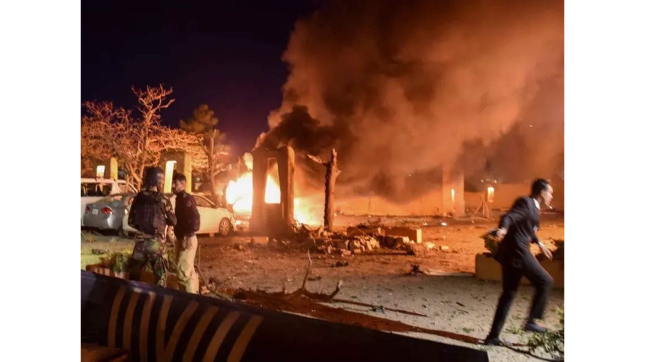 Huge explosions rock Pakistan's Baluchistan