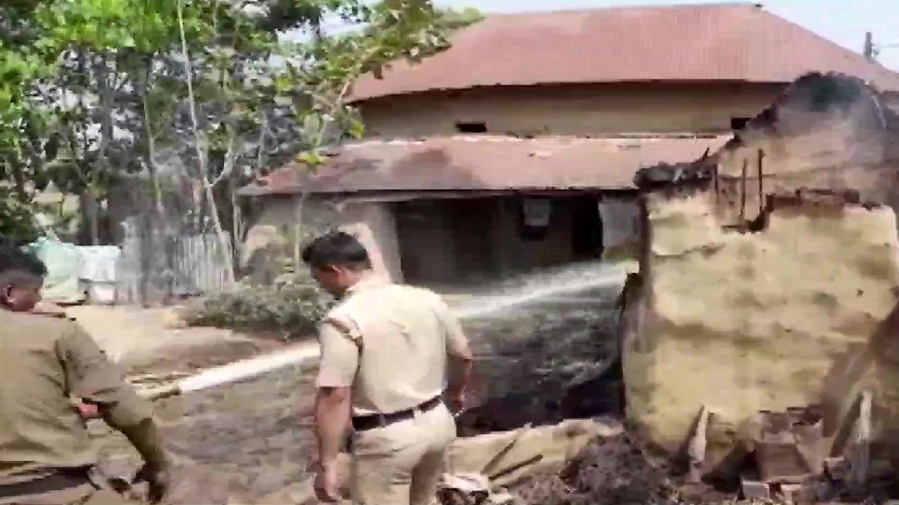 10 burnt alive in West Bengal