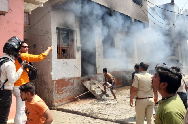 Right-wing mob sets Muslim houses on fire in Agra