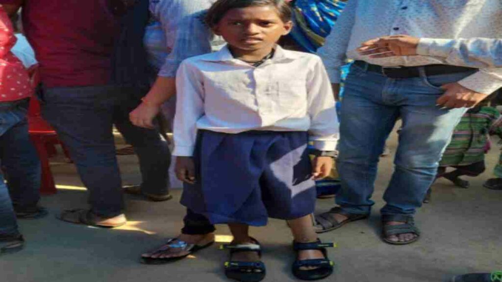 One-legged Bihar girl gets artificial limb after viral video - WATCH