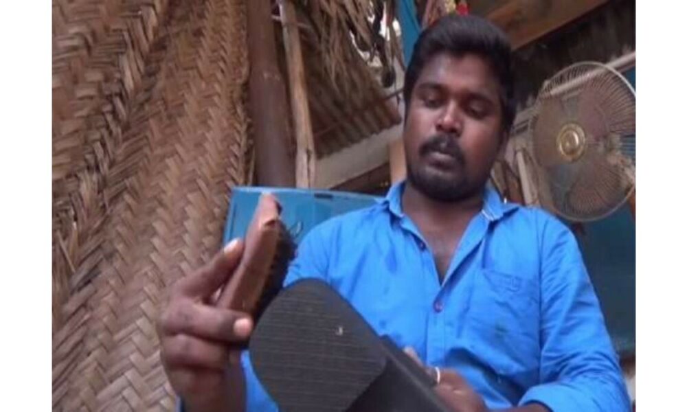Tamil Nadu: Man stitches shoes after graduating in civil engineering