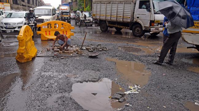 pothole in Thane