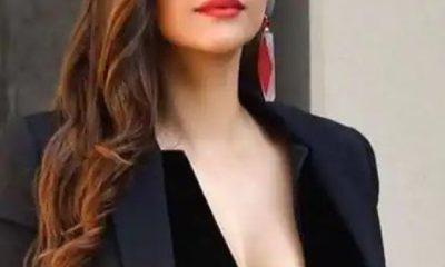 Sonam Kapoor Hot Boobs Cleavage Photoshoot in Black Dress (15) (1)