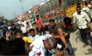 Madhya Pradesh: Mob thrashes on-duty traffic police constable over ...