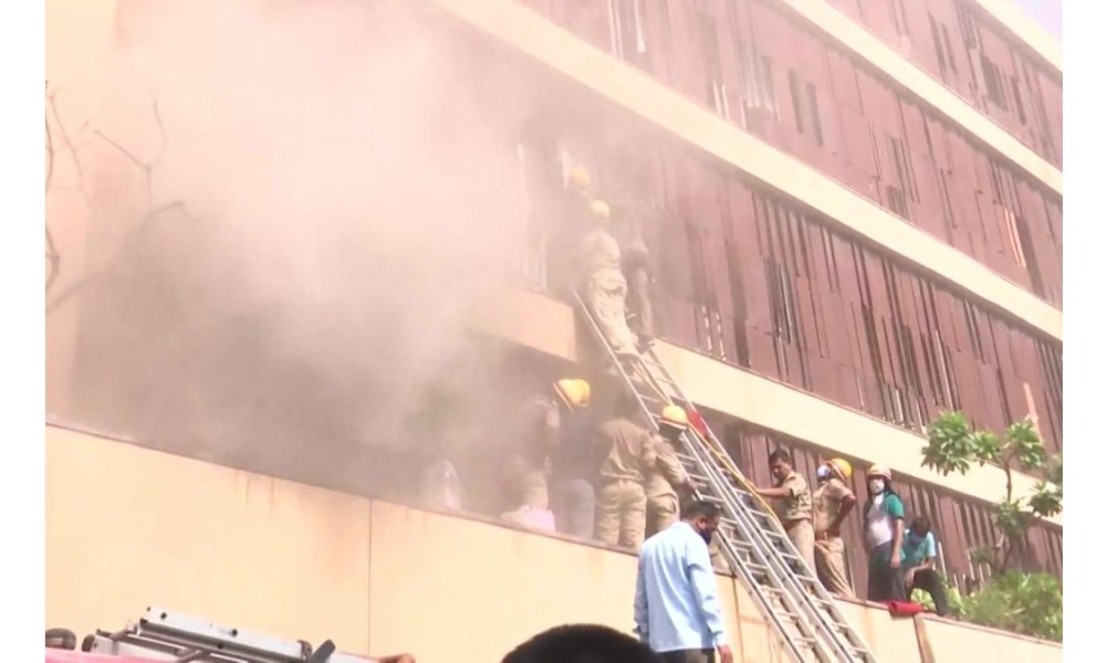 fire breaks out in Levana Hotel in Lucknow