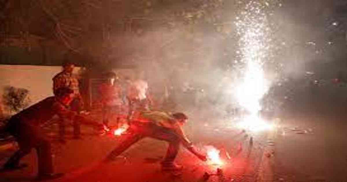 Delhi bans firecrackers