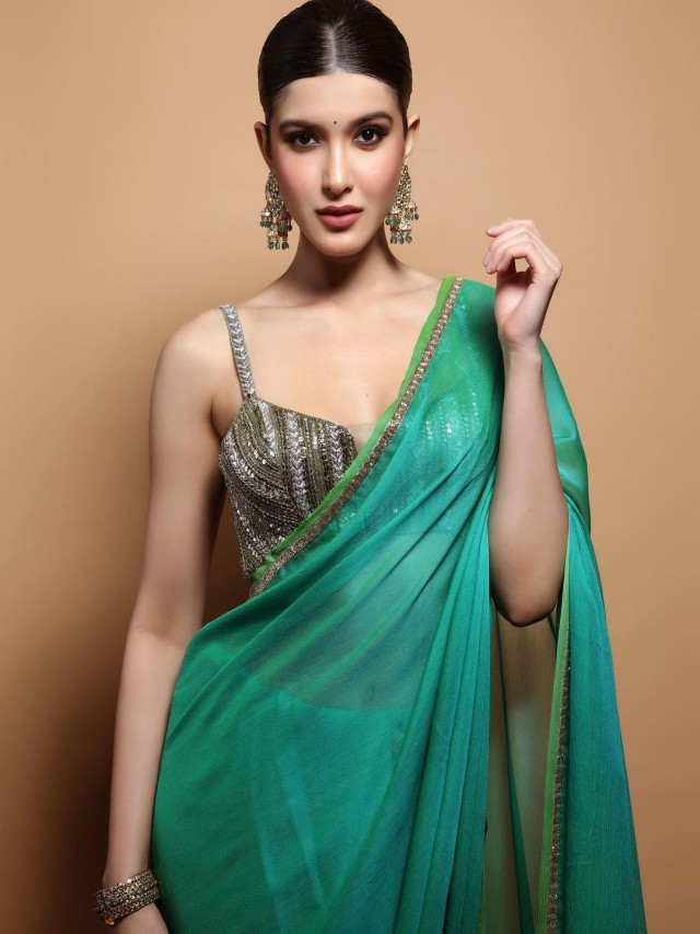 Shanaya Kapoor ethnic looks