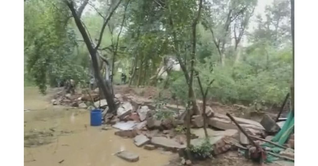 Lucknow 9 dead, 2 injured in wall collapse in Hazratganj due to heavy