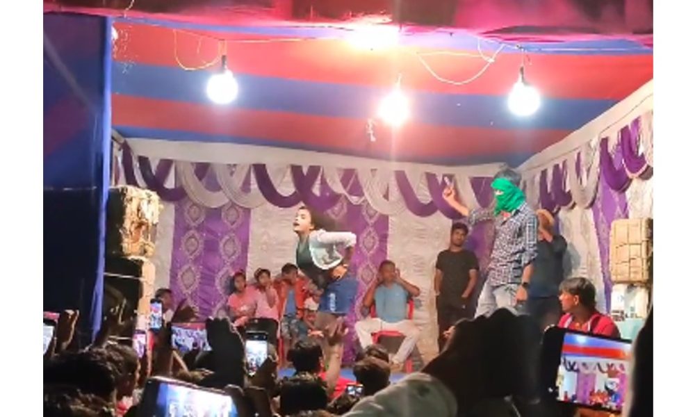 Bihar: Woman dances to vulgar Bhojpuri song during Anant Chaturdashi Puja, waves pistol on stage | WATCH