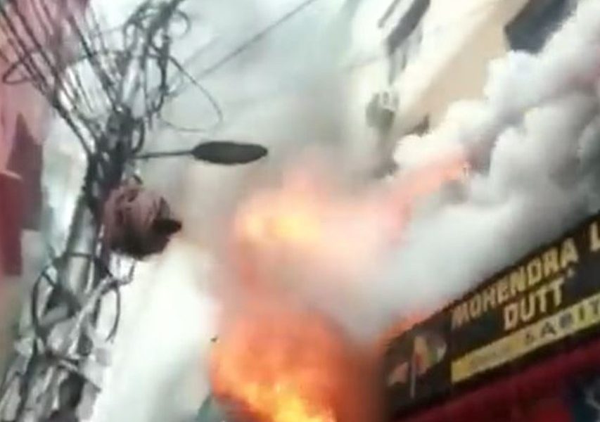 Kolkata: Massive fire breaks out in Howrah market