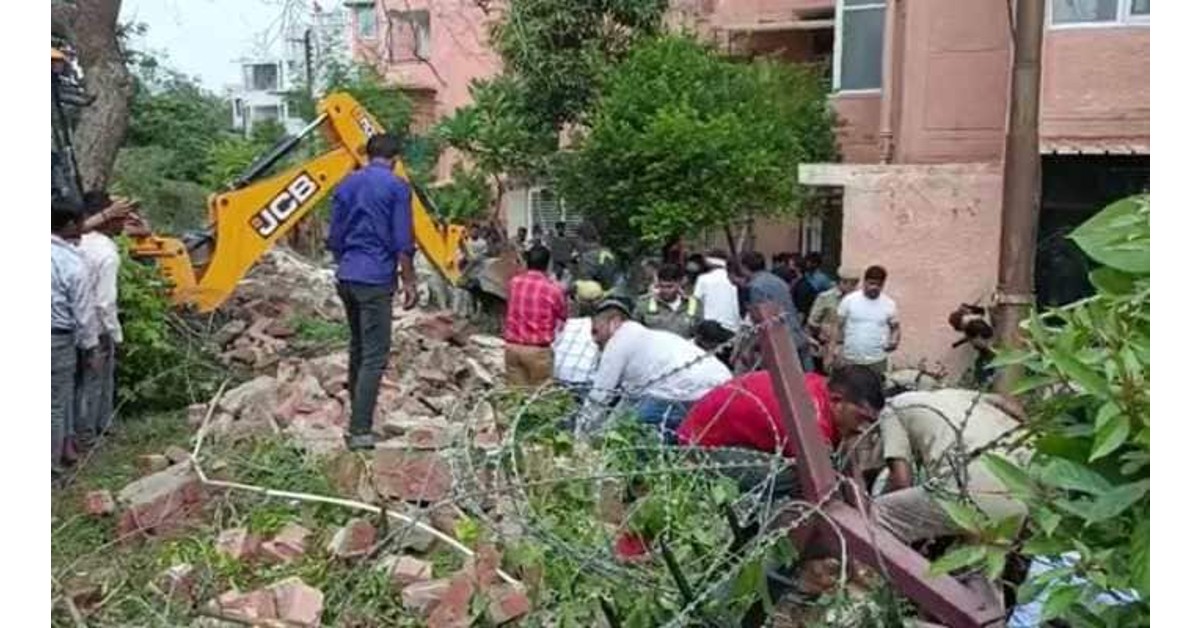 Noida housing society wall collapsed in Sector 21