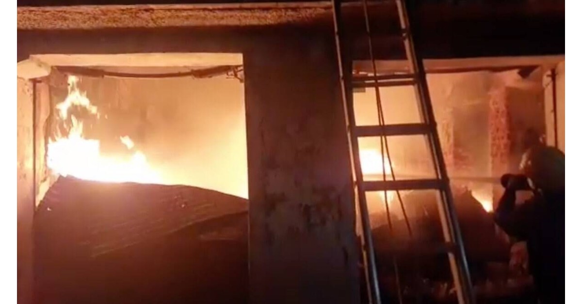 Fire breaks out at rice godown in Mumbai's Kalamboli