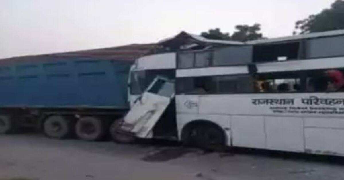 bus collides with truck on delhi jaipur highway  bus driver killed